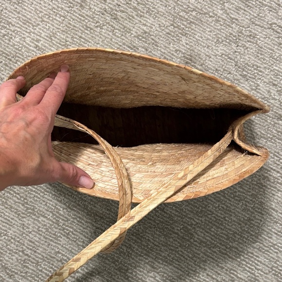 Brand New Large Elegant Tan Woven Shoulder crossbody Bag - Picture 8 of 9